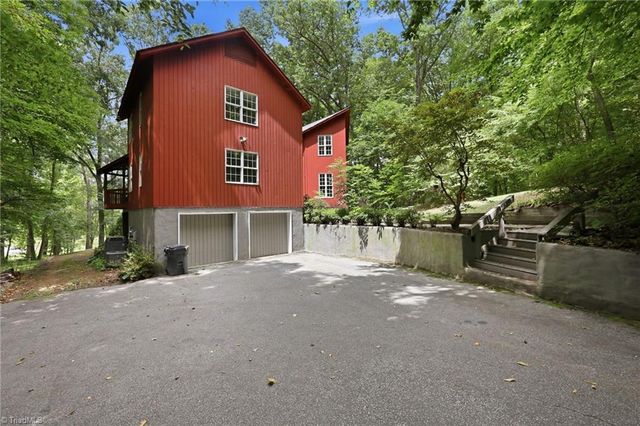 8206 Crows Nest Lane, Greensboro, NC 27455