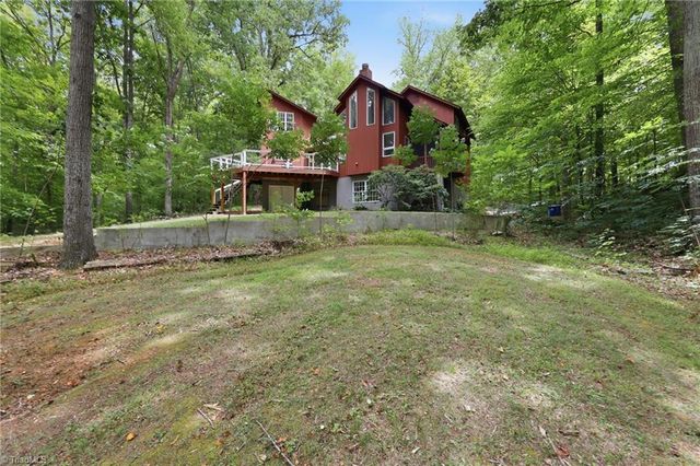 8206 Crows Nest Lane, Greensboro, NC 27455