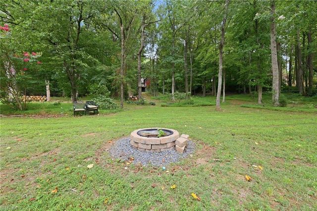 8206 Crows Nest Lane, Greensboro, NC 27455