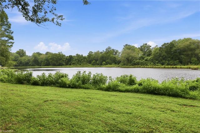 8206 Crows Nest Lane, Greensboro, NC 27455