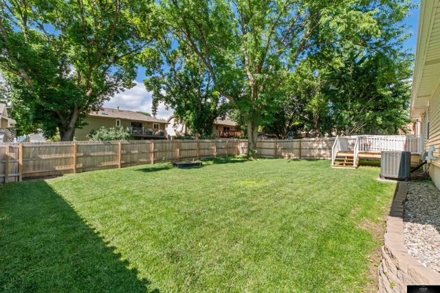 13622 Grover Street, Omaha, NE 68144