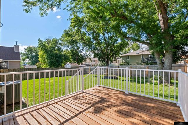 13622 Grover Street, Omaha, NE 68144