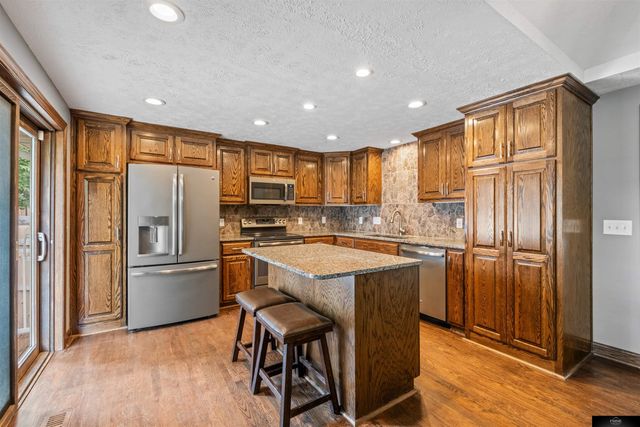 13622 Grover Street, Omaha, NE 68144