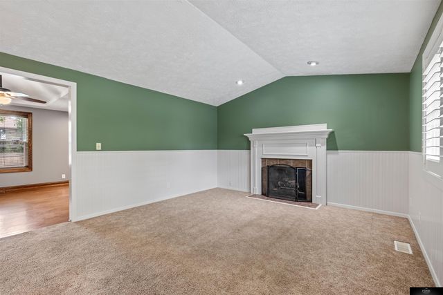 13622 Grover Street, Omaha, NE 68144