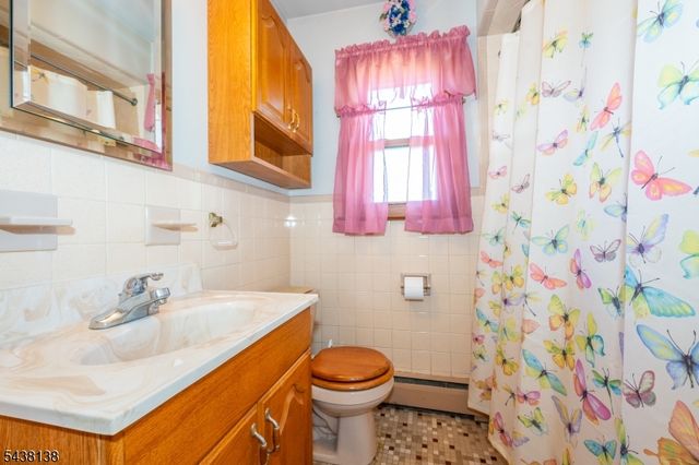 18 Midland Ave, Washington Twp., NJ 07882