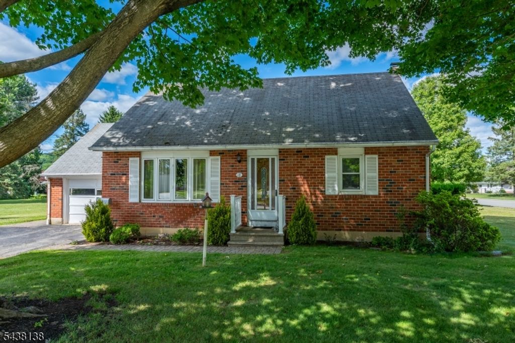 18 Midland Ave, Washington Twp., NJ 07882