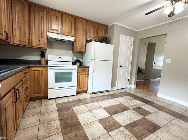 3401 Dana LN, Virginia Beach, VA 23452