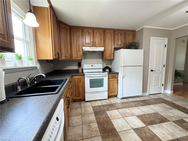 3401 Dana LN, Virginia Beach, VA 23452