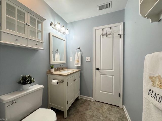 3401 Dana LN, Virginia Beach, VA 23452