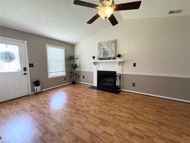 3401 Dana LN, Virginia Beach, VA 23452