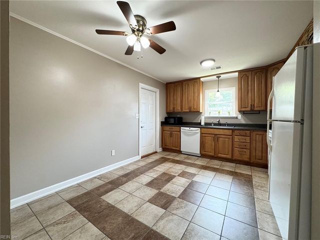 3401 Dana LN, Virginia Beach, VA 23452