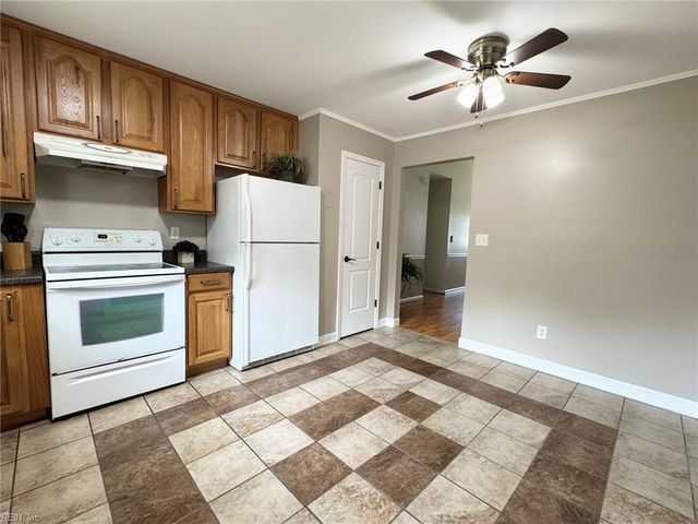3401 Dana LN, Virginia Beach, VA 23452