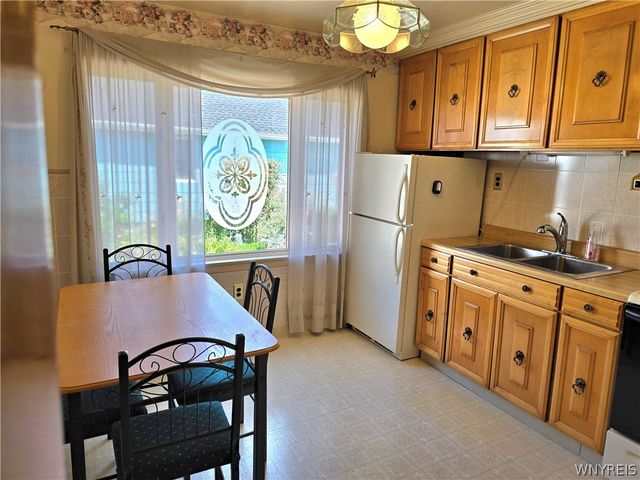 36 Dellwood Road, Amherst, NY 14226