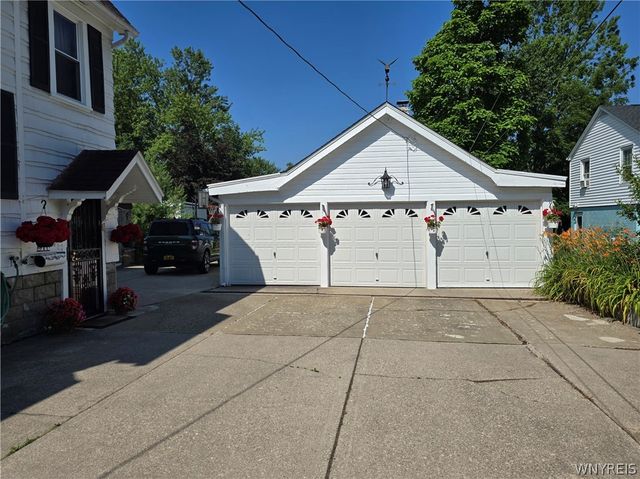 36 Dellwood Road, Amherst, NY 14226