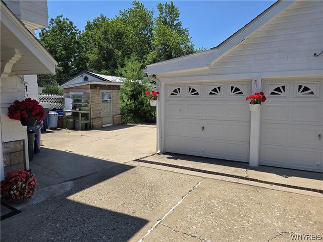 36 Dellwood Road, Amherst, NY 14226