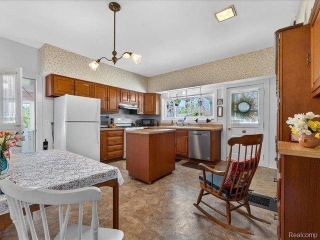 403 Lake Street, Howell, MI 48843