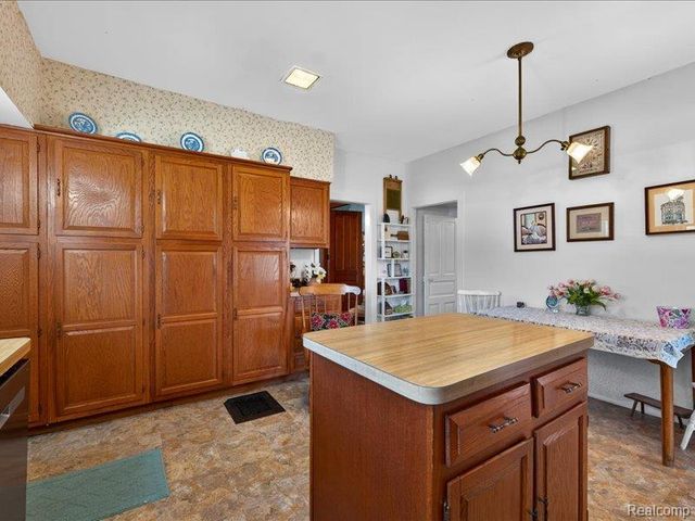 403 Lake Street, Howell, MI 48843