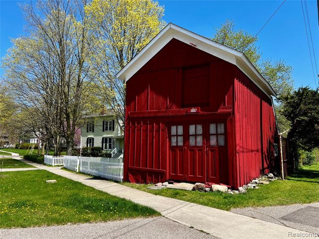 403 Lake Street, Howell, MI 48843