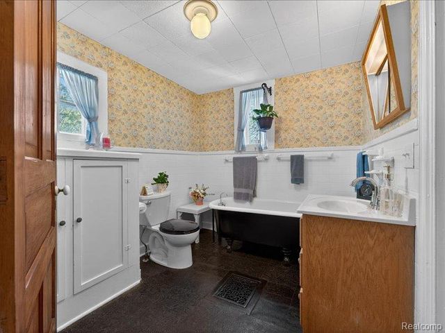 403 Lake Street, Howell, MI 48843