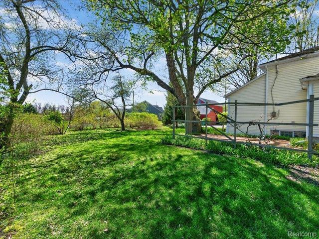 403 Lake Street, Howell, MI 48843