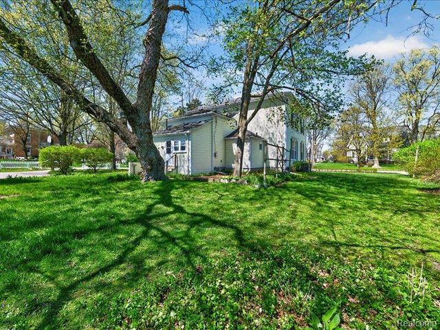 403 Lake Street, Howell, MI 48843