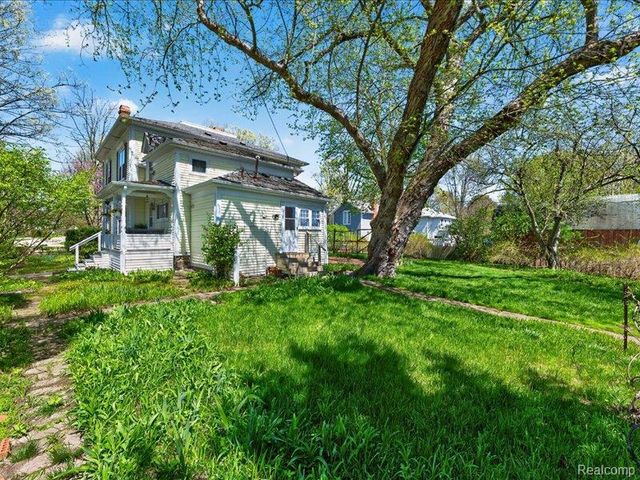 403 Lake Street, Howell, MI 48843
