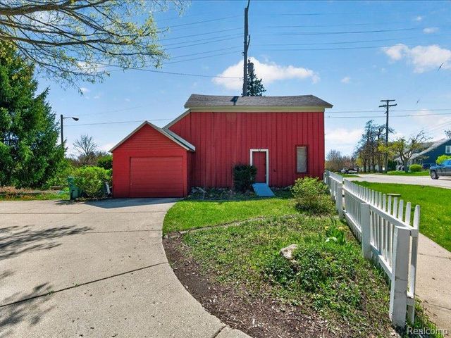 403 Lake Street, Howell, MI 48843
