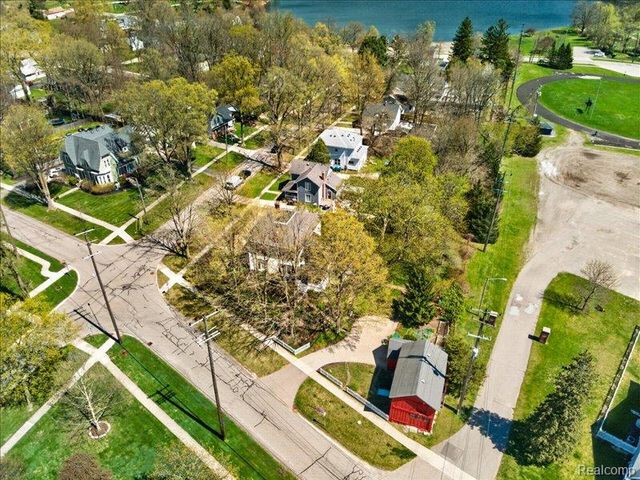 403 Lake Street, Howell, MI 48843