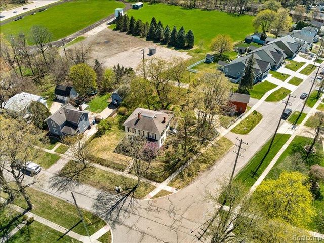 403 Lake Street, Howell, MI 48843