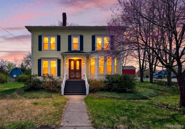 403 Lake Street, Howell, MI 48843