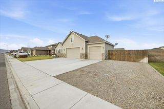 6370 Cobalt Dr., West Richland, WA 99353