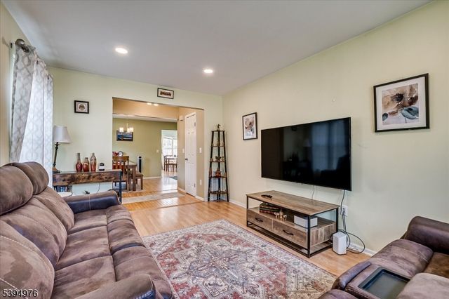 30 Dewitt Ln, Hillsborough Twp., NJ 08844