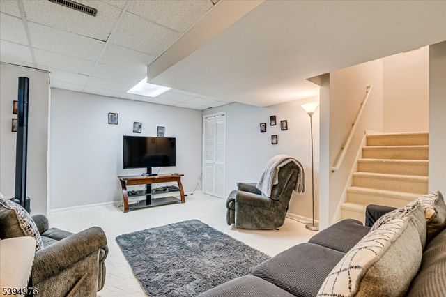 30 Dewitt Ln, Hillsborough Twp., NJ 08844