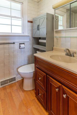 425 S Clarendon Avenue, Addison, IL 60101