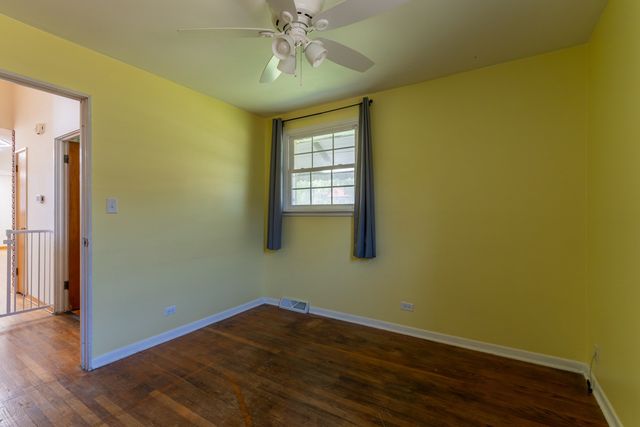 425 S Clarendon Avenue, Addison, IL 60101