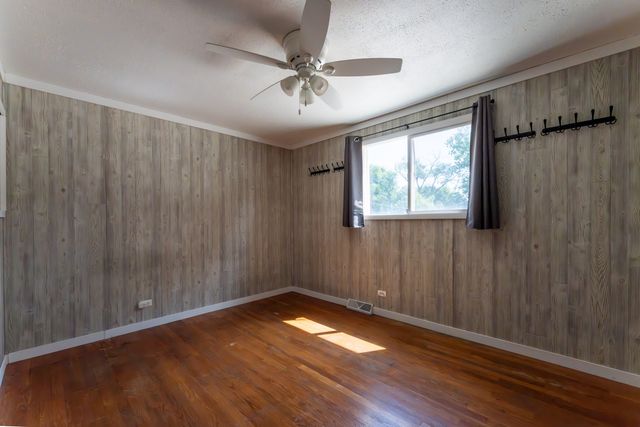 425 S Clarendon Avenue, Addison, IL 60101