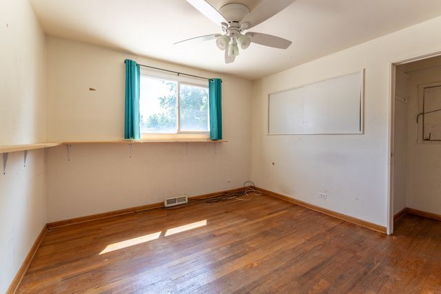 425 S Clarendon Avenue, Addison, IL 60101