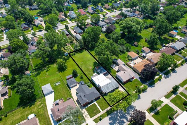 425 S Clarendon Avenue, Addison, IL 60101