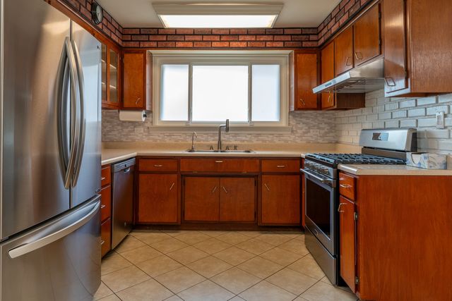 425 S Clarendon Avenue, Addison, IL 60101