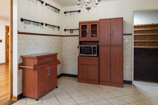 425 S Clarendon Avenue, Addison, IL 60101