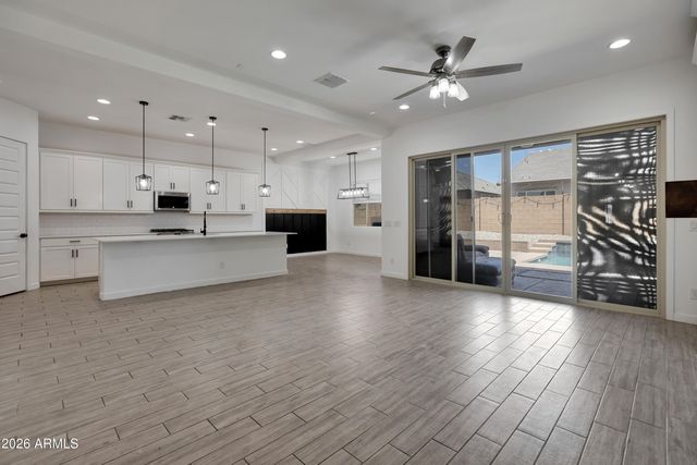 18868 W LAUREL Lane, Surprise, AZ 85388