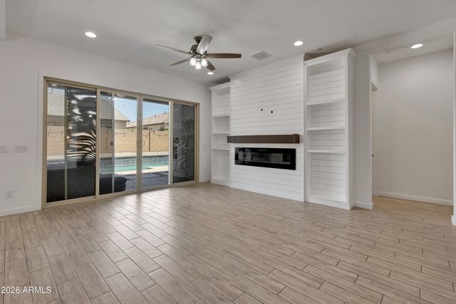 18868 W LAUREL Lane, Surprise, AZ 85388