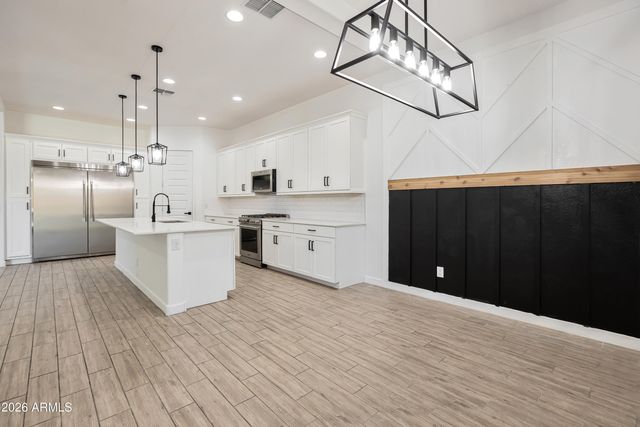 18868 W LAUREL Lane, Surprise, AZ 85388