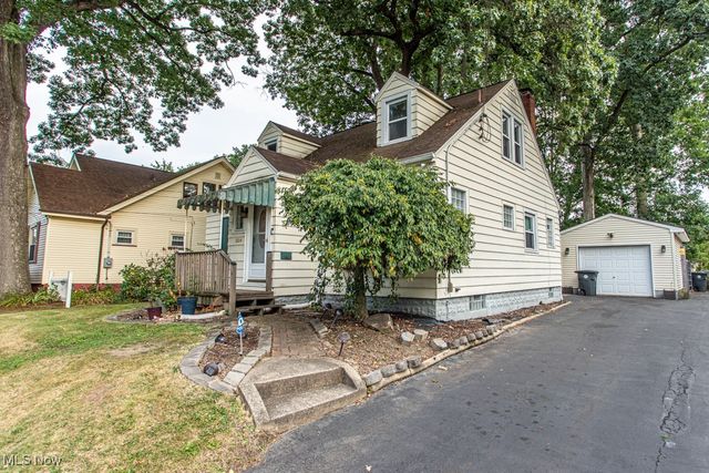 1554 Edgewood NE, Warren, OH 44483