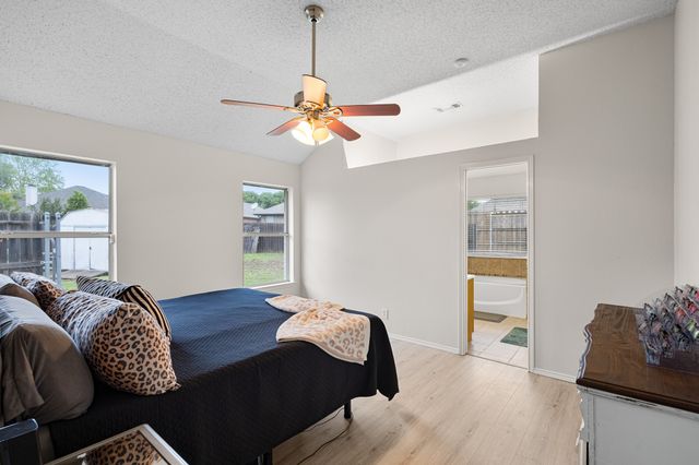 101 Saint James Court, Rhome, TX 76078