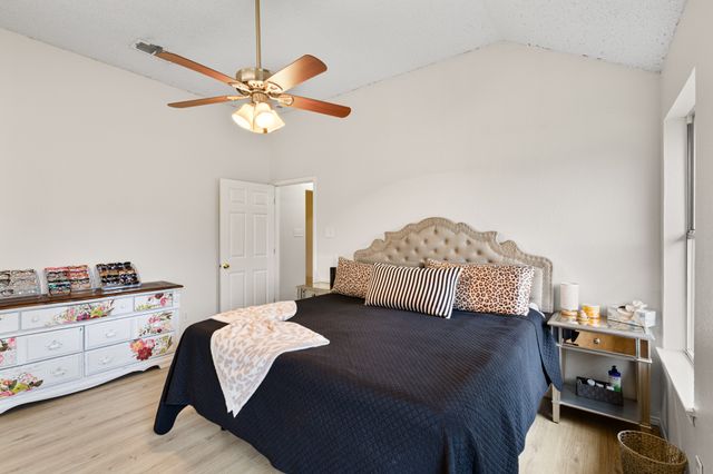 101 Saint James Court, Rhome, TX 76078