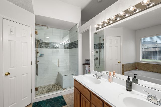 101 Saint James Court, Rhome, TX 76078