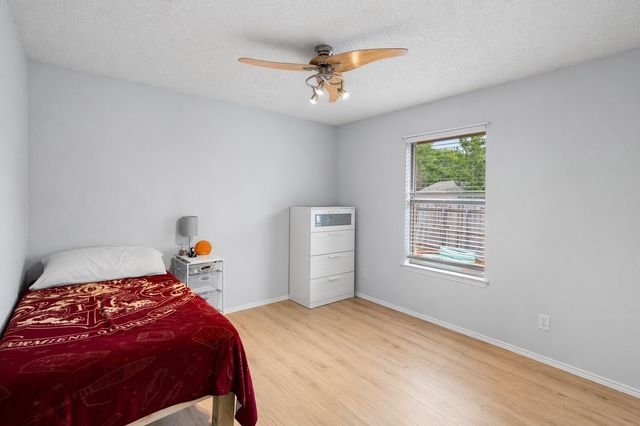 101 Saint James Court, Rhome, TX 76078