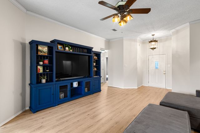 101 Saint James Court, Rhome, TX 76078