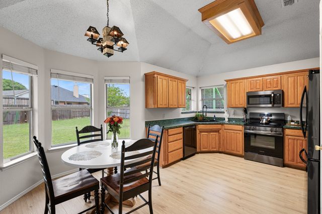 101 Saint James Court, Rhome, TX 76078